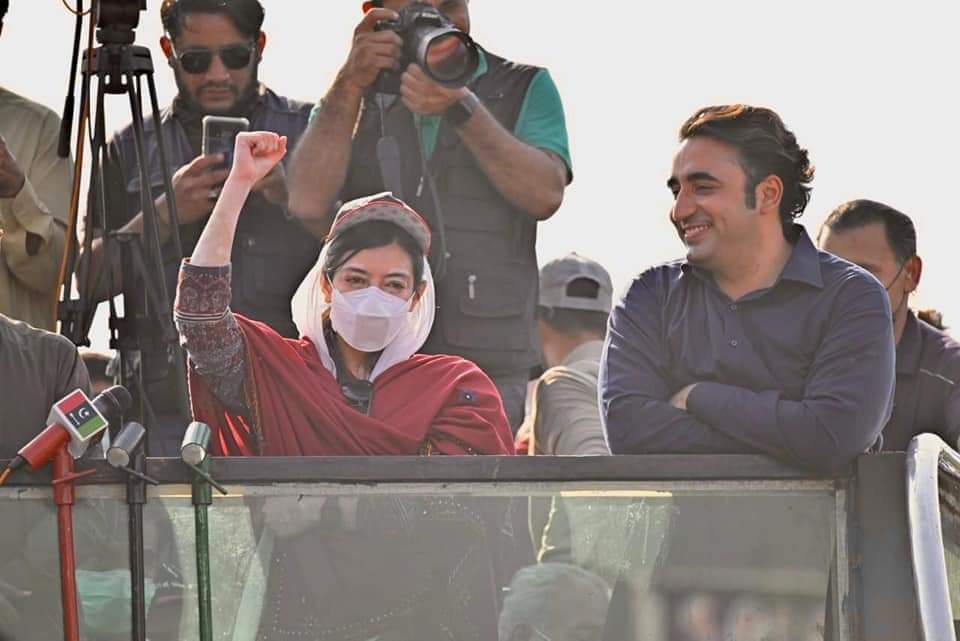 GulMJakhrani's tweet photo. Picture of the day, Jiye Chairman Bilawal Bhutto Zardari, Jiye Choti BB Aseefa Bhutto Zardari #LongMarch27Feb @BBhuttoZardari @AseefaBZ @MediaCellPPP @PMOIslamabad https://t.co/PeOS5XDI1H