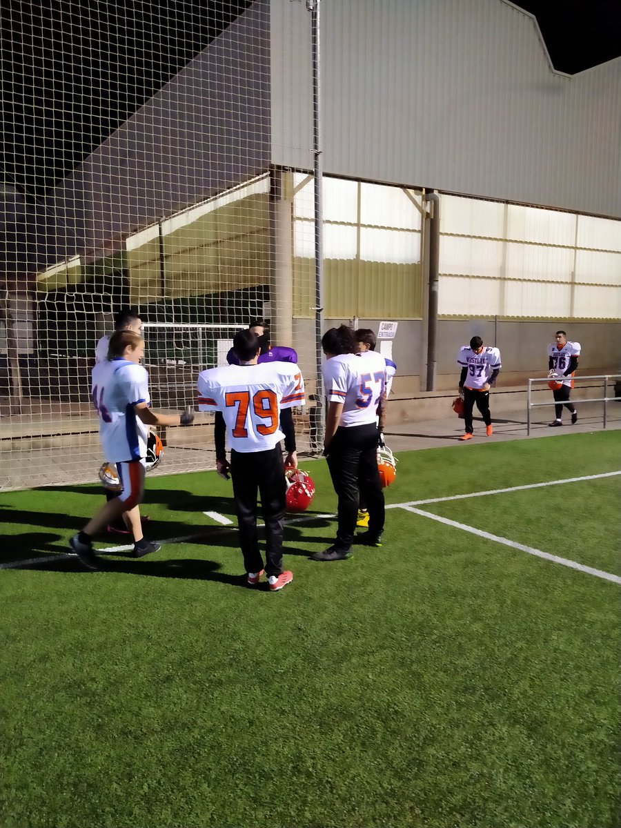 GrizzliesAvila's tweet photo. #TrainingDay
Hoy toca tackle.
Además, hoy puede producirse otro momento histórico del club.
🤔🤔🤔
#HazteNaranja
#BeAOrange
#Ávila
#AlwaysAFighter https://t.co/Y9Z7ldoWzb