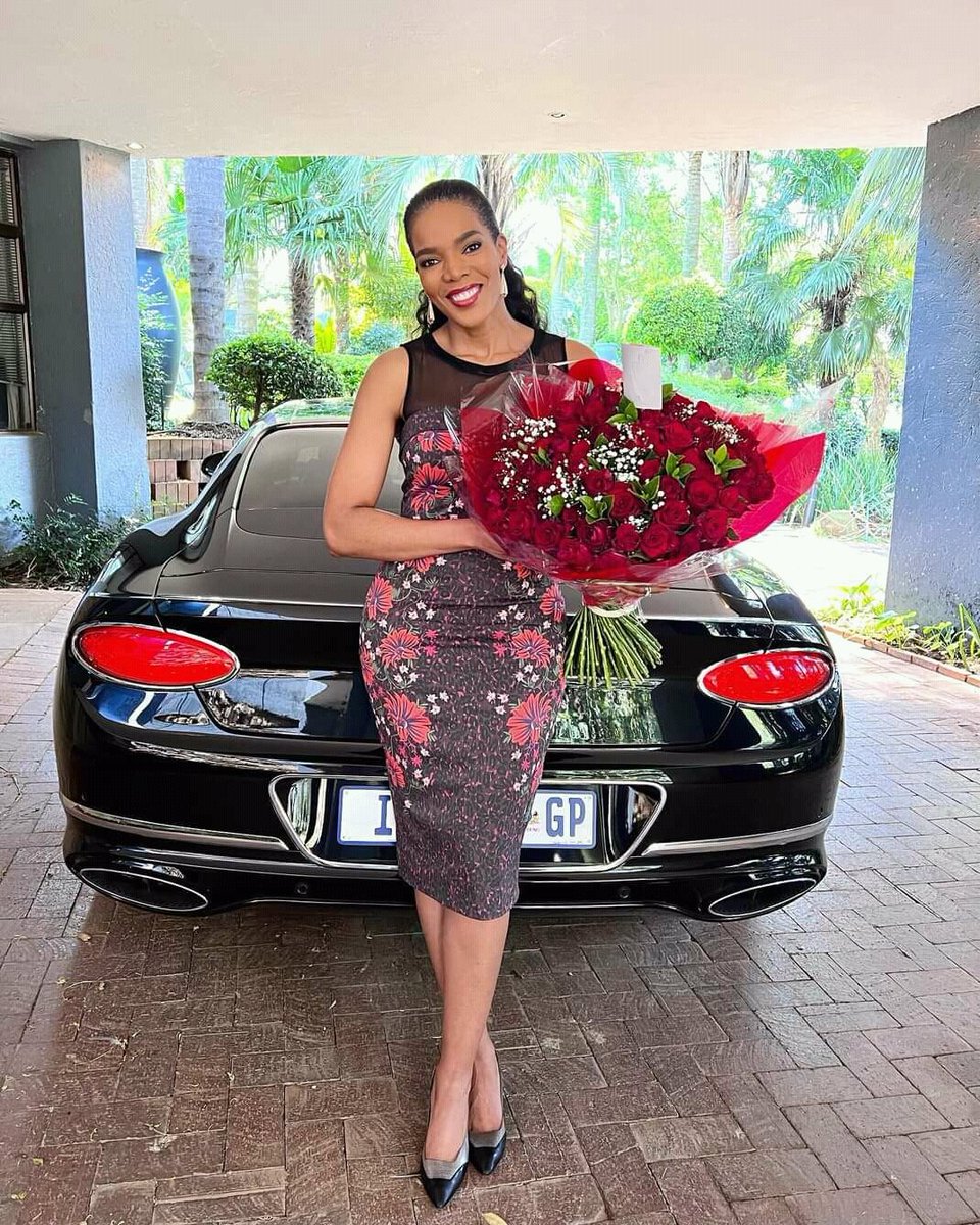 joy_zelda's tweet photo. Connie Ferguson Appreciation Post 🙏🙌
She able to do it with all the pain she been through by losing her husband Shona Ferguson and still has those difficult days it can't be easy but she making sure the shows goes on,She deserves some roses 🌷🌷 She the Best
#TheQueenMzansi https://t.co/wLb2GNbBfH