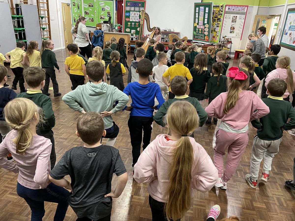 AYFprimary's tweet photo. Foundation Phase had the privilege of listening to traditional Welsh songs being played on a harp this afternoon. We sang and danced along to the music. Dydd Gŵyl Dewi Sant.  @CSC_FP @CSC_ExpArts @CymraegCampus https://t.co/SIgKrELCJY