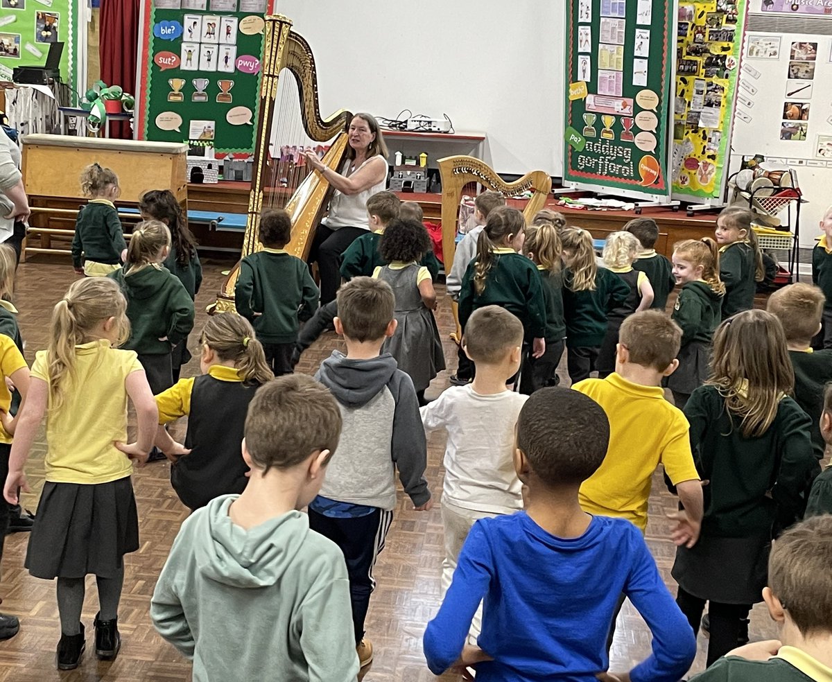 AYFprimary's tweet photo. Foundation Phase had the privilege of listening to traditional Welsh songs being played on a harp this afternoon. We sang and danced along to the music. Dydd Gŵyl Dewi Sant.  @CSC_FP @CSC_ExpArts @CymraegCampus https://t.co/SIgKrELCJY