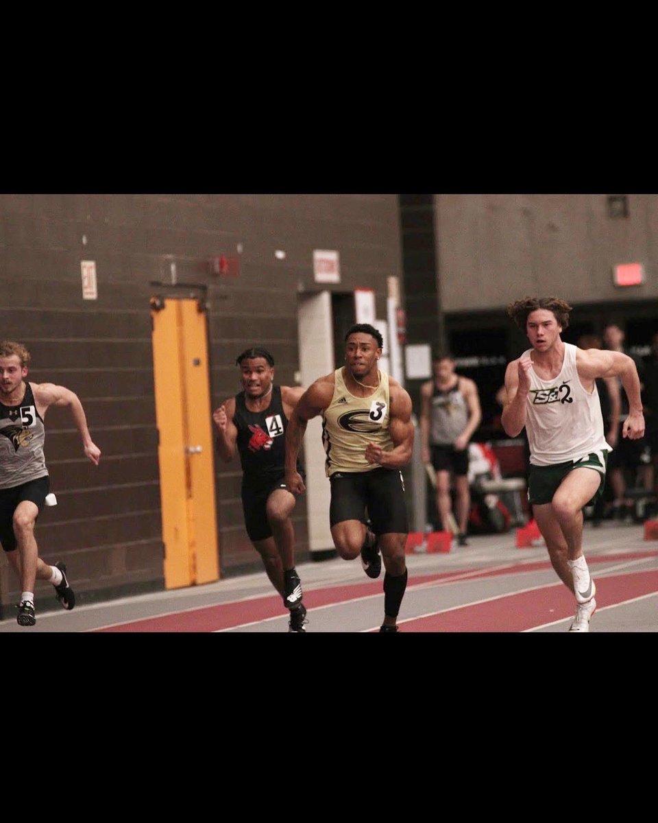 CoachJohnson918's tweet photo. Indoor Season 2022 ✅
Hungry Outdoor Season 🔜
#StrivingForGreatness🚀 

📸 @JDriggs16 https://t.co/QfYPZtAYkm