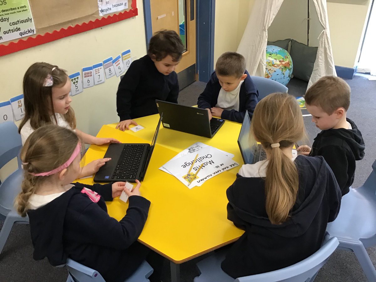 staynorHprimary's tweet photo. Year 1 have been learning how to use Google Slides this afternoon, adding a slide and typing their names! Great teamwork ⭐️ @eboractrust #staynorcomputing https://t.co/tQaJLJ4Vu0