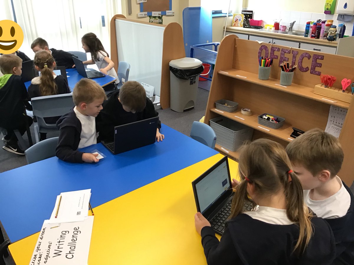 staynorHprimary's tweet photo. Year 1 have been learning how to use Google Slides this afternoon, adding a slide and typing their names! Great teamwork ⭐️ @eboractrust #staynorcomputing https://t.co/tQaJLJ4Vu0