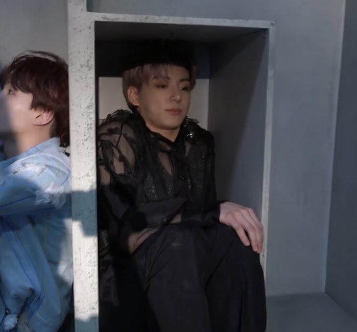Papu_Taehyung_'s tweet photo. グクが9位だって？？

RTでグクをこの狭いところから助けてあげましょう！✊

I vote for #BTSJungkook of #BTS for #TOP100MostHandsomeFace https://t.co/whc8dCVJMm