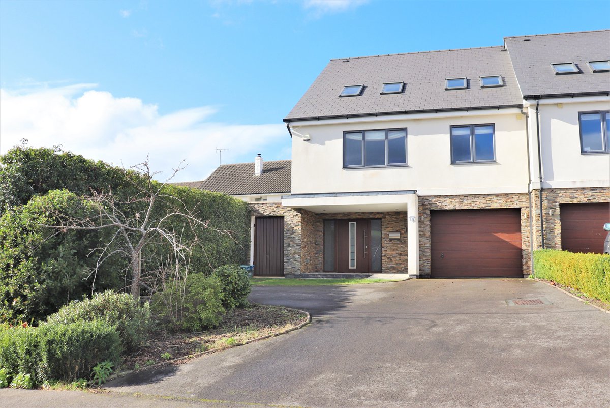 RRKProperty's tweet photo. New on the market with us!!!
Modern split level semi-detached 4 bed located in Dixton Close, Monmouth. With high thermal insulation, private parking and turning area &amp; terraced garden at the back. #housesforsaleinmonmouth https://t.co/1gpbGg4YkV