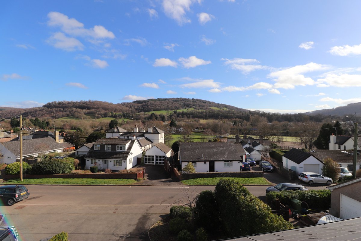 RRKProperty's tweet photo. New on the market with us!!!
Modern split level semi-detached 4 bed located in Dixton Close, Monmouth. With high thermal insulation, private parking and turning area &amp; terraced garden at the back. #housesforsaleinmonmouth https://t.co/1gpbGg4YkV