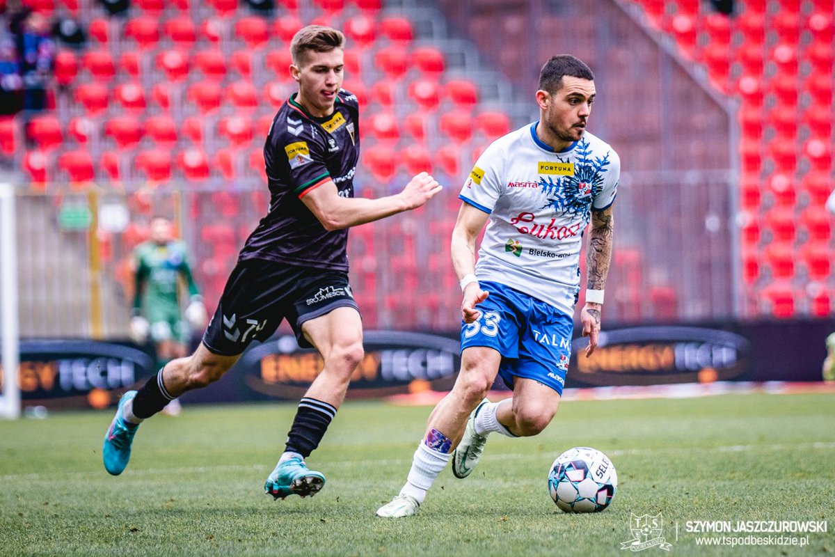 Eugeniogonza2's tweet photo. Liga I | Tychy 0-0 Podbeskidzie

El Podbeskidzie sigue en playoff ascenso a #Ekstraklasa pese a ceder dos puntos tras perdonar mucho. 'Goku' Román 🇪🇸 tuvo una de las mejores en el 50' con un remate cruzado y en el 72' se fue de varios defensas pero su tiro fue bloqueado
#TYCPOD https://t.co/h2Ft2Tn8kH