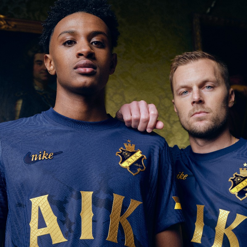 AIKfotboll's tweet photo. En ny chans att köpa en AIK Royal Edition kommer i morgon tisdag kl 11 (CET/svensk tid), exklusivt hos @ProD_Soccer. #aikroyaledition