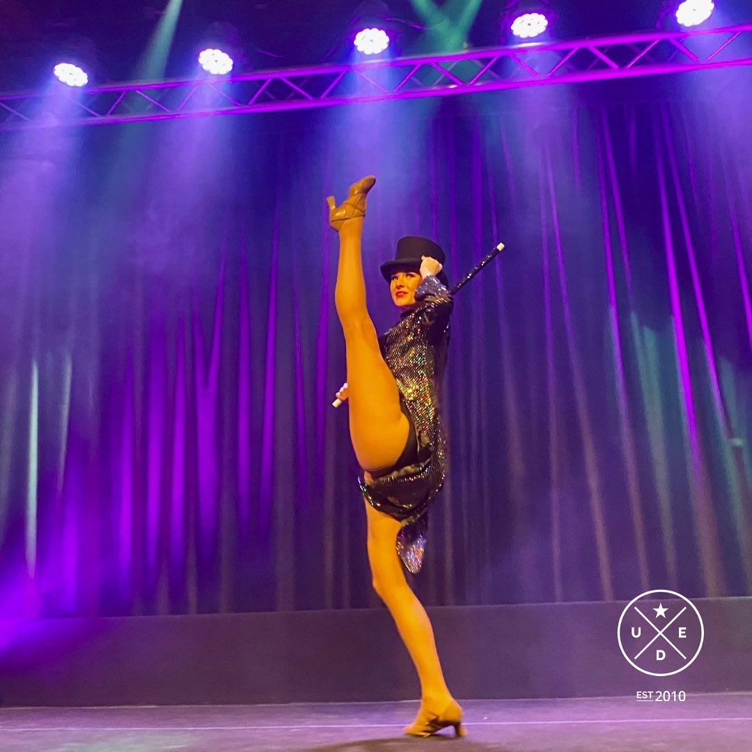 UltimateDancers's tweet photo. Our absolutely stunning line up of Top Hat &amp; Tails dancers ….When you can’t pick your favourite still from a recent pre recorded hybrid event. 

#ultimateeventdancers #dancersforevents #virtualevents #virtualevent #hybridevent #tophatandtail #showgirls #legs #dance #dancing https://t.co/PzwYXkrbYj