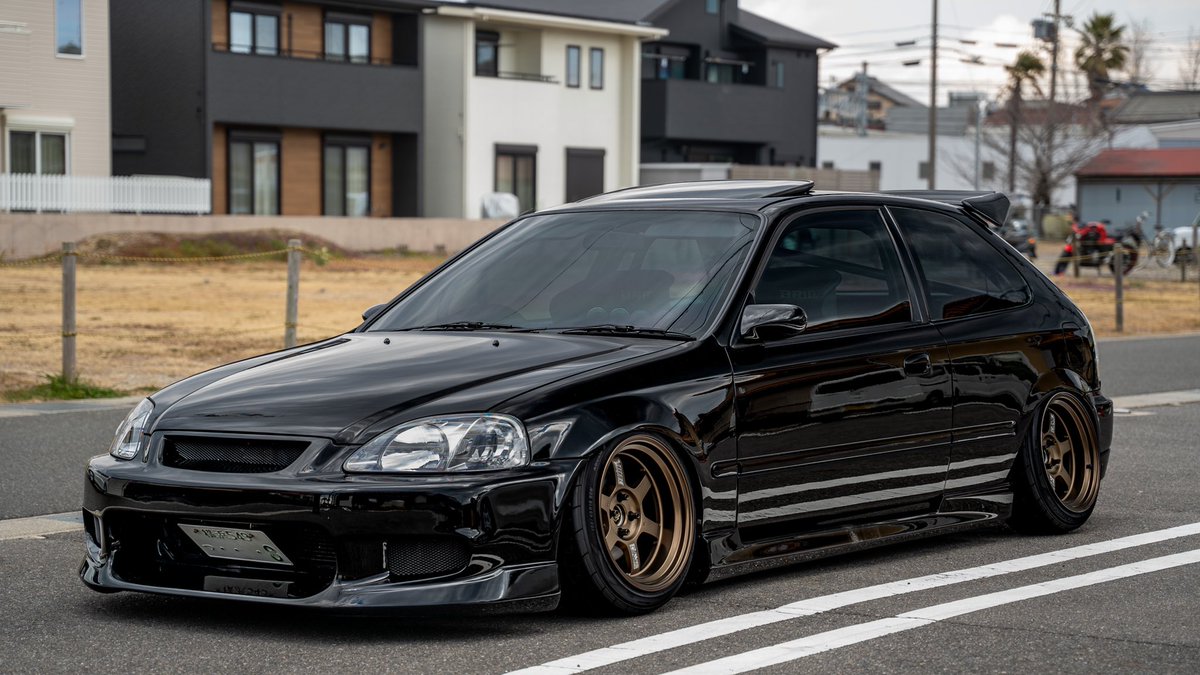 ちらっと見えるロールバーがえっち👯‍♀️