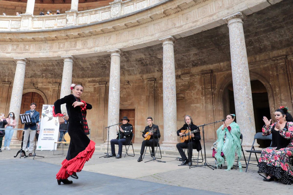 alhambracultura's tweet photo. 💚 En el #DíaDeAndalucía hemos disfrutado de una maravillosa conferencia ilustrada sobre las zambras del #Sacromonte (#Granada).

💃🏼Comienza nuestra programación con motivo del centenario del primer Concurso de ‘Cante Jondo’, celebrado  en 1922 en la #Alhambra. 

📷 Lucía Rivas https://t.co/sHDCEyInPs