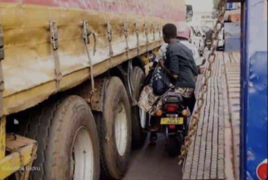 RonnieMcVex's tweet photo. Wenyweeze gwe nkulage.
#NxtTransit 
@nextradio_ug 
What do you know about Boda guys? https://t.co/sud2Cotasd