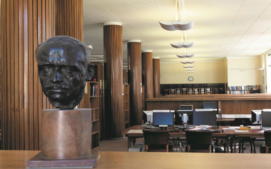 HT Associate, and ‘Warburg Renaissance’ architect, Elizabeth Flower writes here on ‘De-silting’ Libraries - explaining what goes into designing a library today - part of a cluster of essays on the Future of Libraries <a href="/Warburg_News/">The Warburg Institute</a> <a href="/BillSherman_/">Bill Sherman</a> 

bit.ly/33Zd6bX