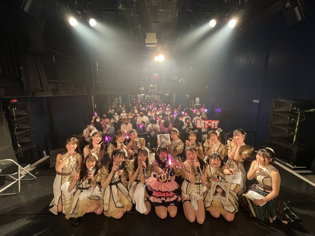 ic_rinanchu's tweet photo. 卒業ライブありがとうございました!!😭
ほんとにほんとに楽しくて、あっとゆう間に終わってしまいました…😭今日ステージから見たケシキは、1人じゃ絶対に見れないケシキで、
こんなにも、たくさんの人に愛してもらえてるんだって、幸せすぎました!!🥺💖
卒業しても、アイカレがだいすきです!!🥰 https://t.co/Zx1kSwCf9H