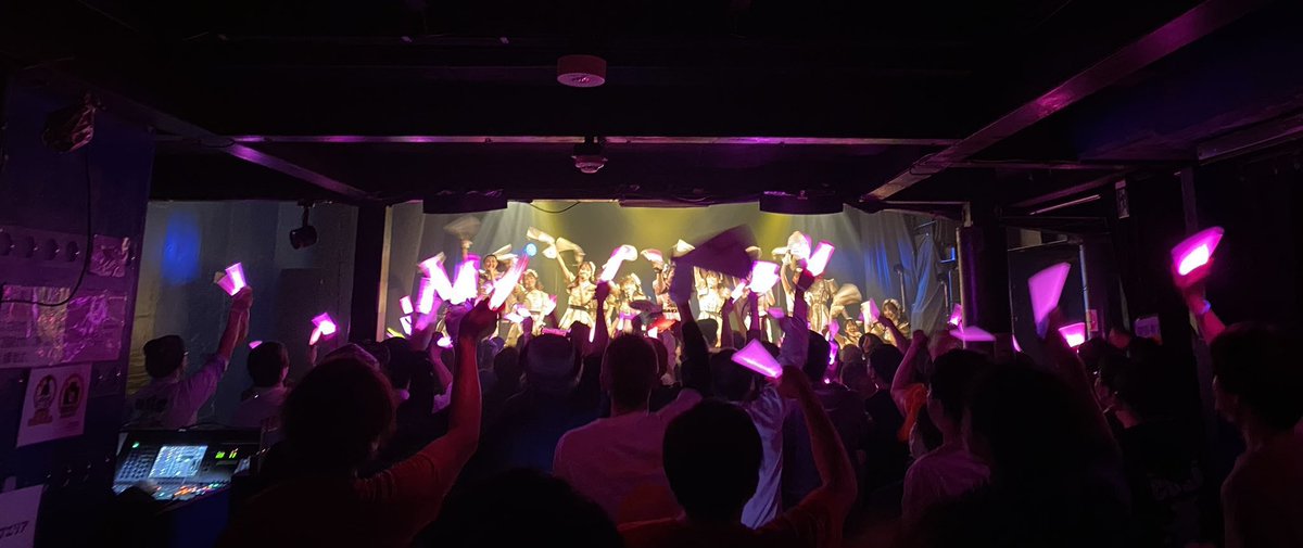 ic_rinanchu's tweet photo. 卒業ライブありがとうございました!!😭
ほんとにほんとに楽しくて、あっとゆう間に終わってしまいました…😭今日ステージから見たケシキは、1人じゃ絶対に見れないケシキで、
こんなにも、たくさんの人に愛してもらえてるんだって、幸せすぎました!!🥺💖
卒業しても、アイカレがだいすきです!!🥰 https://t.co/Zx1kSwCf9H