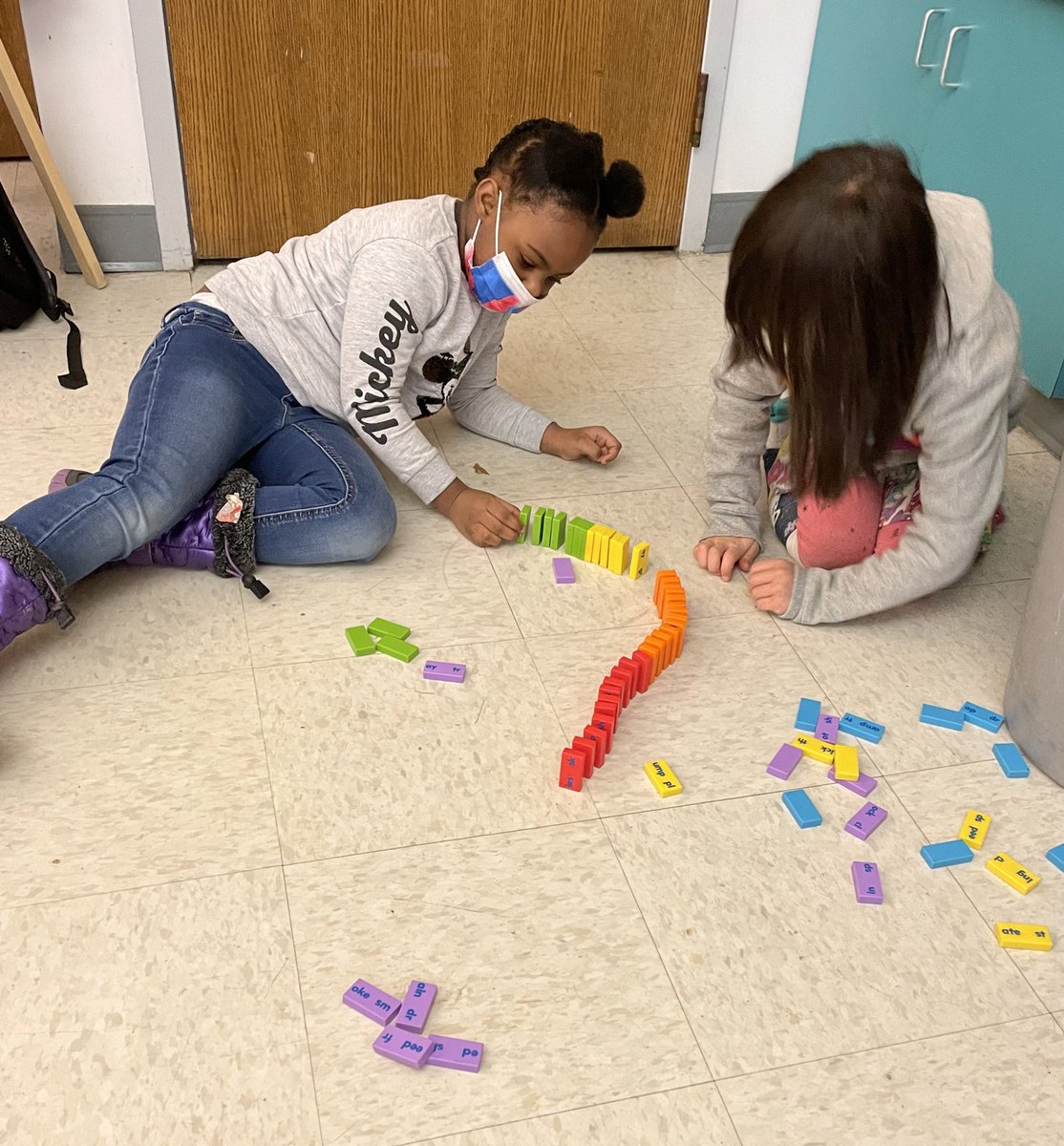 MrsGiannuzziSL's tweet photo. Our Kindergarten Scientists had SO MUCH fun celebrating our Materials in Motion unit!🎉 @mrsmichelSL @SCSDScience @FOSSscience @syracuselatin https://t.co/foO5thI9Ak
