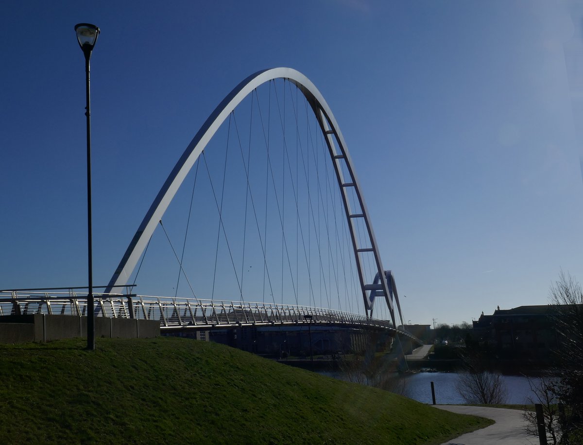 0lymanO's tweet photo. Infinity Footbridge @stocktonontees https://t.co/730e1lTKAT