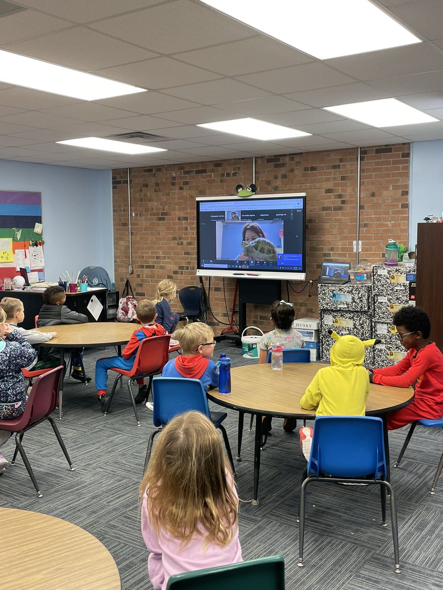 mschamberlain18's tweet photo. Thank you @NCAquariumatPKS for the read aloud and behind the scenes with the sea turtles 🐢 my little Ks @SBESPirates loved it!! #ReadAcrossAmerica https://t.co/J9uZoBPAg9