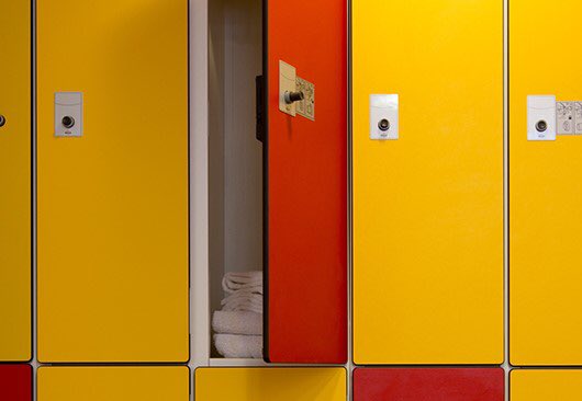HafeleES's tweet photo. Gimnasios, hostales, colegios, spas, empresas,… Todos los espacios colectivos nos ofrecen posibilidades de guardar nuestras pertenencias a través de taquillas o muebles 
#taquillas #colectividades #espaciospublicos #arquitectura #gimnasio #healthcare #spa #hotel #hostal #hafele https://t.co/sITSrNxbse