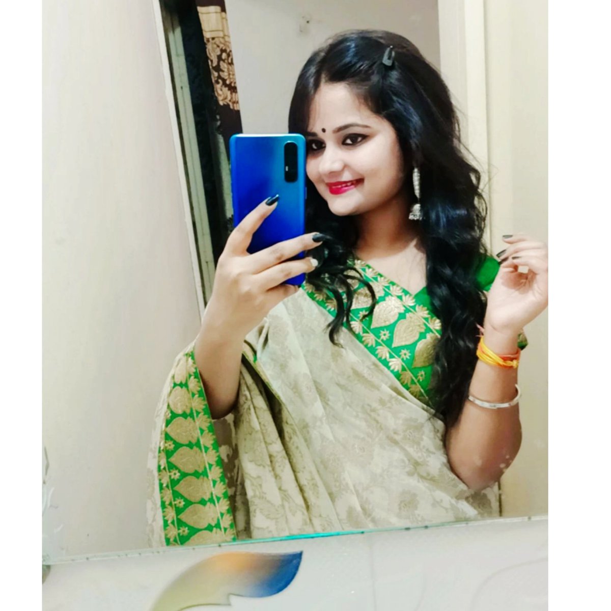 है बहुत अंधियारा,
अब सूरज निकलना चाहिए!!
 जिस तरह से भी हो,
 ये मौसम बदलना चाहिए!!

#NewProfilePic ❤