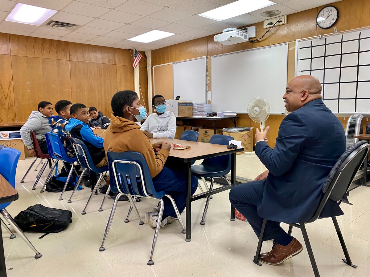 NEISD's tweet photo. Dr. Ron Kelley loves being a mentor. His connection to North East ISD makes the role he considers to be a privilege even more special. Once a month, he mentors students at the schools he grew up attending – Montgomery ES, Ed White MS and Roosevelt HS. 

https://t.co/r4I1RAvly2 https://t.co/gn751j780P