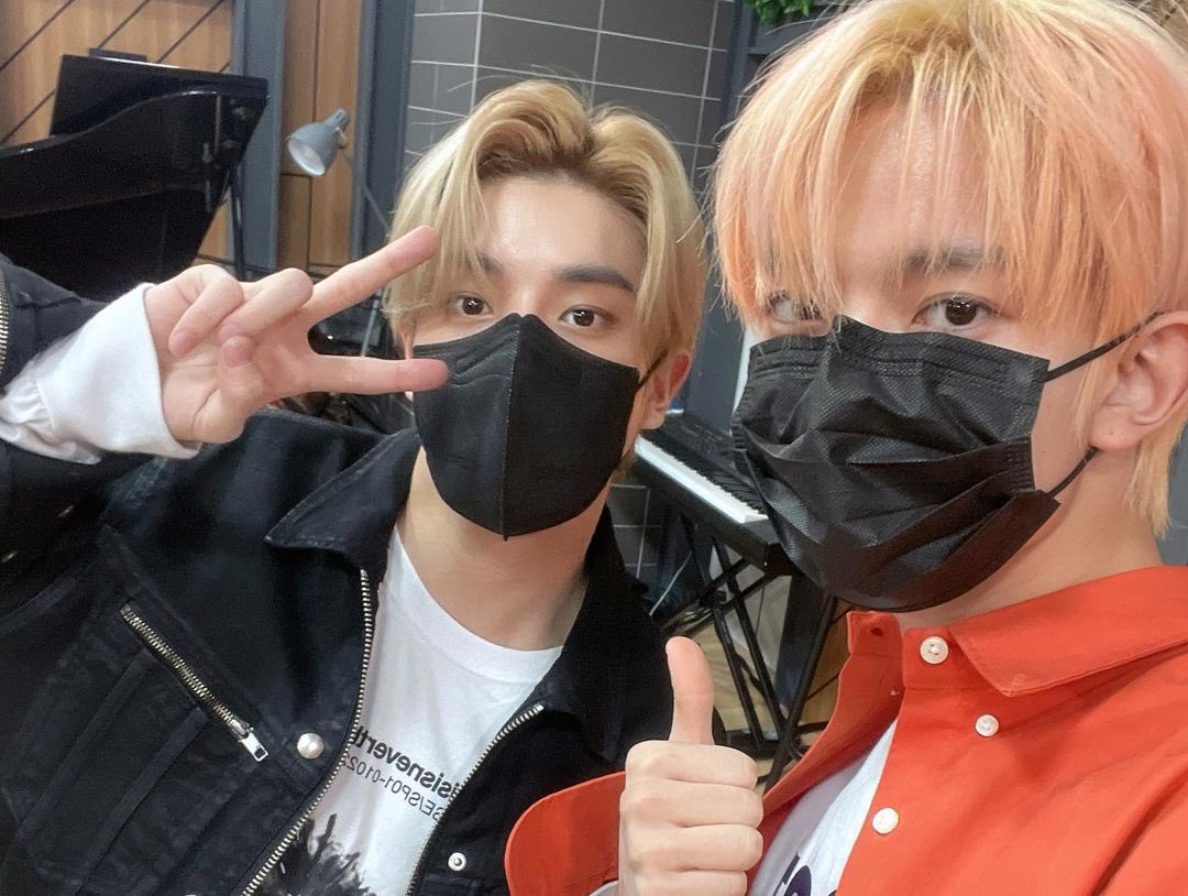 SIMJSAKE's tweet photo. It was an honor for Heeseung hyung and me, to be invited as the first guests on EBS FM 'Listen' yesterday. We had a great time to talk about several things, such as the other members and our group. Would love to visit again next time! https://t.co/DLTtUdPXaS