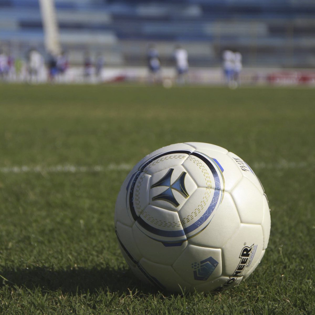 El fútbol se vive de una sola manera y es con Pioneer ⚽️👏🏼 🇸🇻 <a href="/primerafutboles/">LaPrimera</a> 

#unbalondeprimera