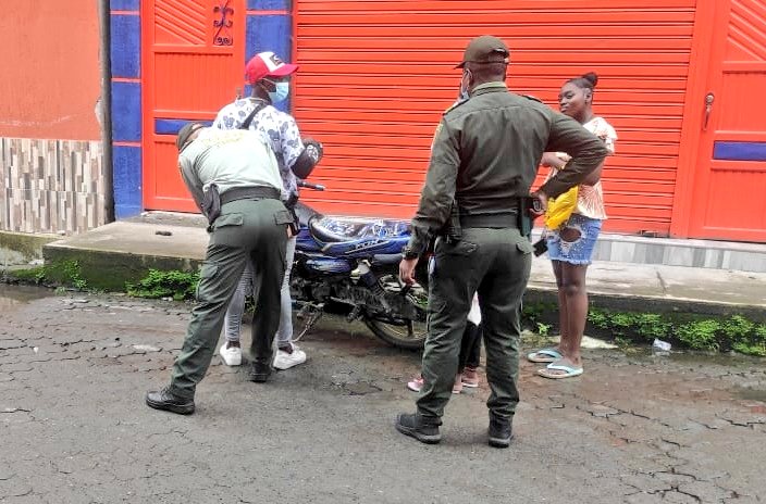 PoliciaNarino's tweet photo. En #Tumaco @ProteccionPonal #Turismo realizaron campaña preventivas y la difusión de la #Linea162 para contrarrestar el consumo de sustancias psicoactivas
#Turismoresponsable
#EsUnHonorSerPolicia https://t.co/xPb1tD6Wvv