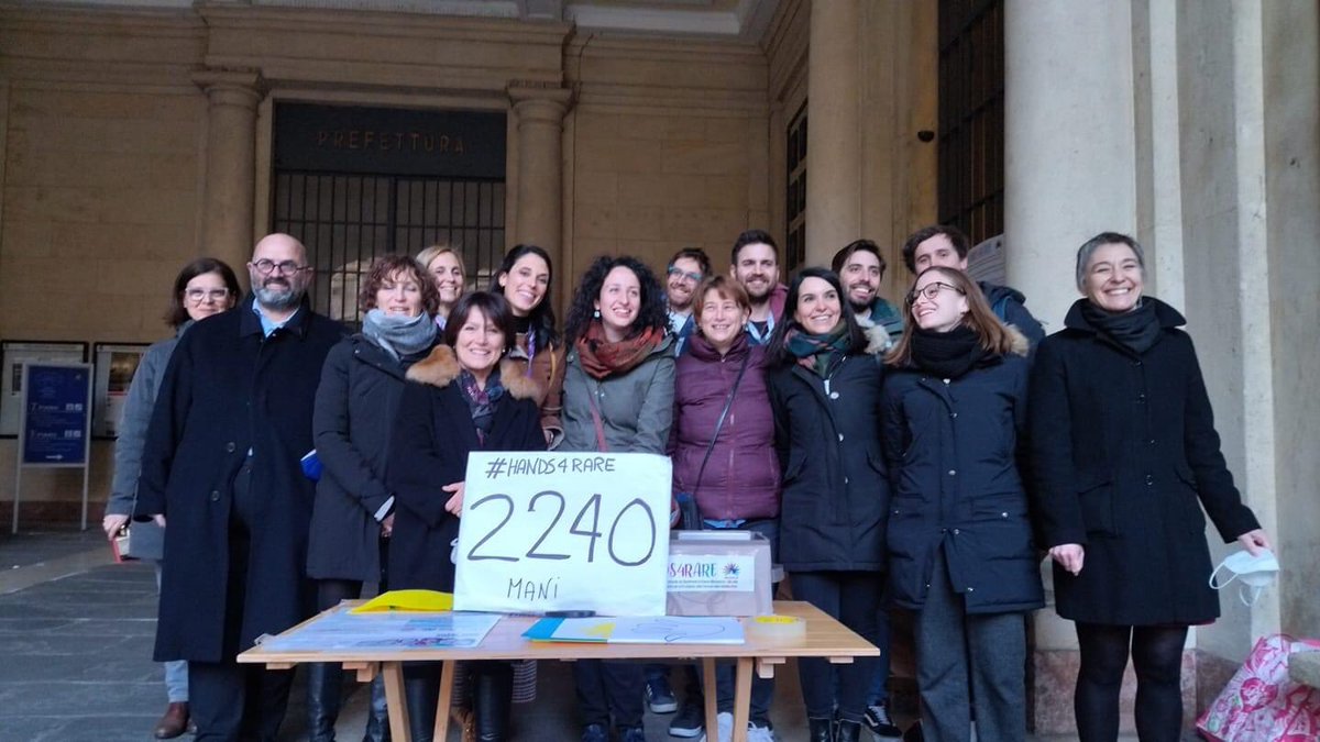 nessajhenriques's tweet photo. Yesterday we celebrated #rarediseaseday  with #hands4rare, a long chain of 2240 hands 🖐 in support to 300 million people worldwide living with a rare disease. 

Una giornata per sensibilizzare e unire le forze! 
@PhD_DSB_UniPD @UniPadova @cittadlsperanza #RareDisease https://t.co/GNGKiRXXOu