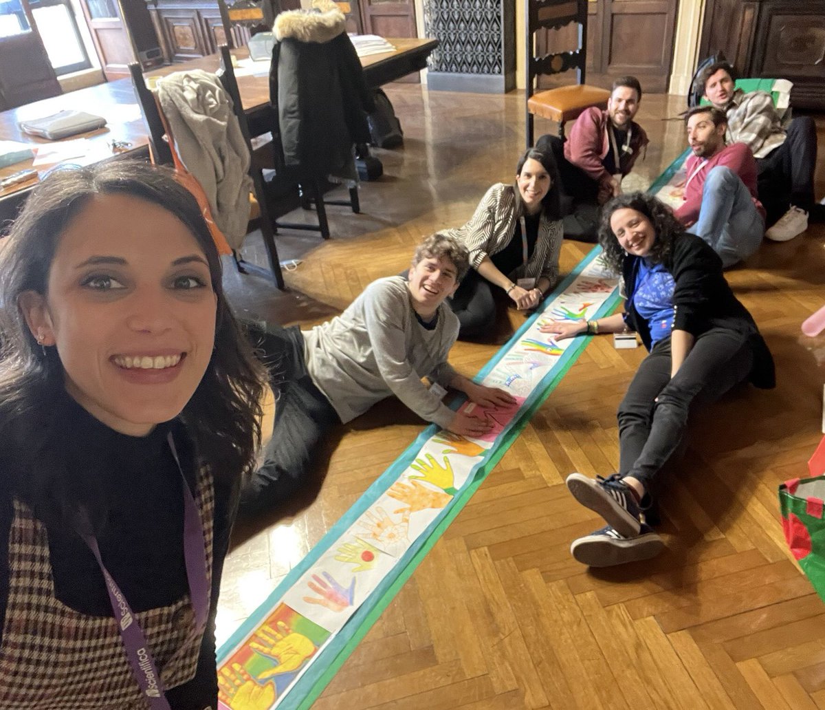 nessajhenriques's tweet photo. Yesterday we celebrated #rarediseaseday  with #hands4rare, a long chain of 2240 hands 🖐 in support to 300 million people worldwide living with a rare disease. 

Una giornata per sensibilizzare e unire le forze! 
@PhD_DSB_UniPD @UniPadova @cittadlsperanza #RareDisease https://t.co/GNGKiRXXOu
