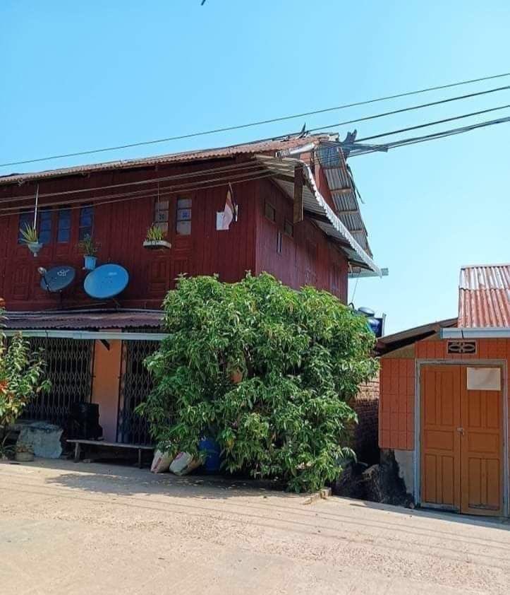 spring_2021's tweet photo. At 7:30am on Feb28,About 150 SAC troops were stationed on the other side of the river near Kyauksarit village,Taku village tract, Tanintharyi and opened gunfire including artillery shells — damaging 2houses in Thandike ward,Taku Village.

#2022Feb28Coup
#WhatsHappeningInMyanmar https://t.co/FcmyaGWwnF