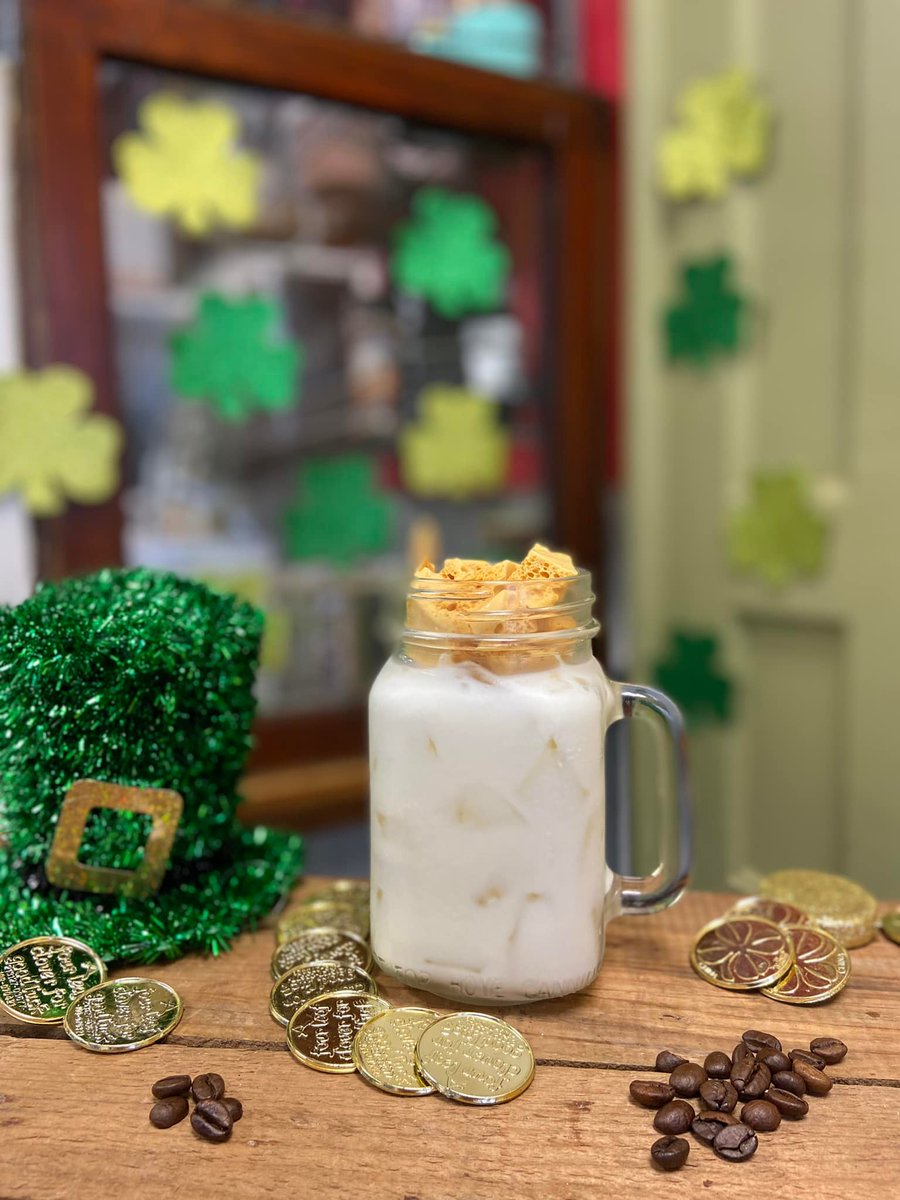 downtownakron's tweet image. Tfw you are Very Lucky to be in #downtownAkron when @ChameleoncafeAK rolls out the Pot o'Gold Ice Latte! #latte #icelatte #akron