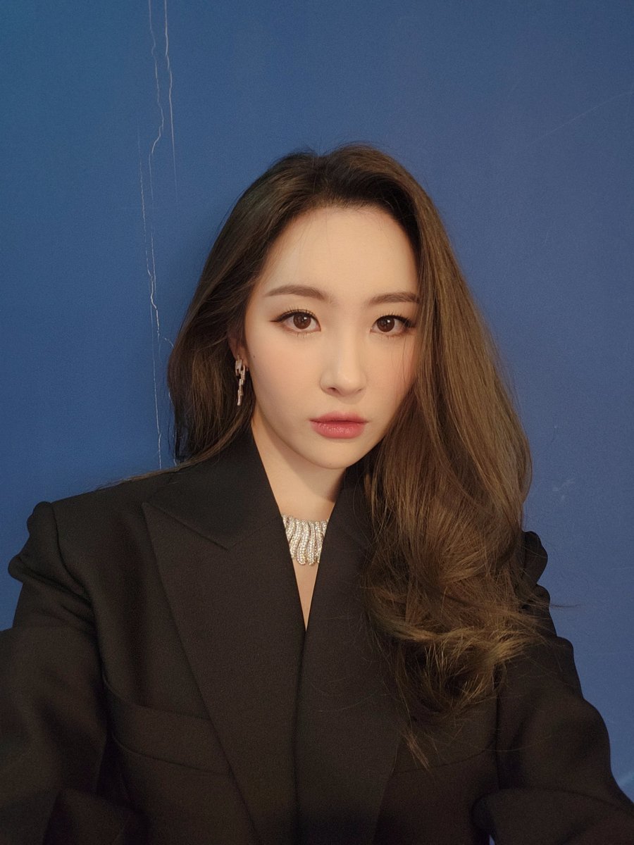 official_sunmi_'s tweet photo. [#MIYAPIC📸]
　
선미는 아름다운 음악에 감동!🥲
우리는 아름다운 선미에 감동!😍
　
매주 월요병을 이길 수 있게 해준 <싱어게인2> 그리고 미야!
그동안 많이 고마웠어요💜🤟
　
#선미 #SUNMI https://t.co/IbpqkqFudm