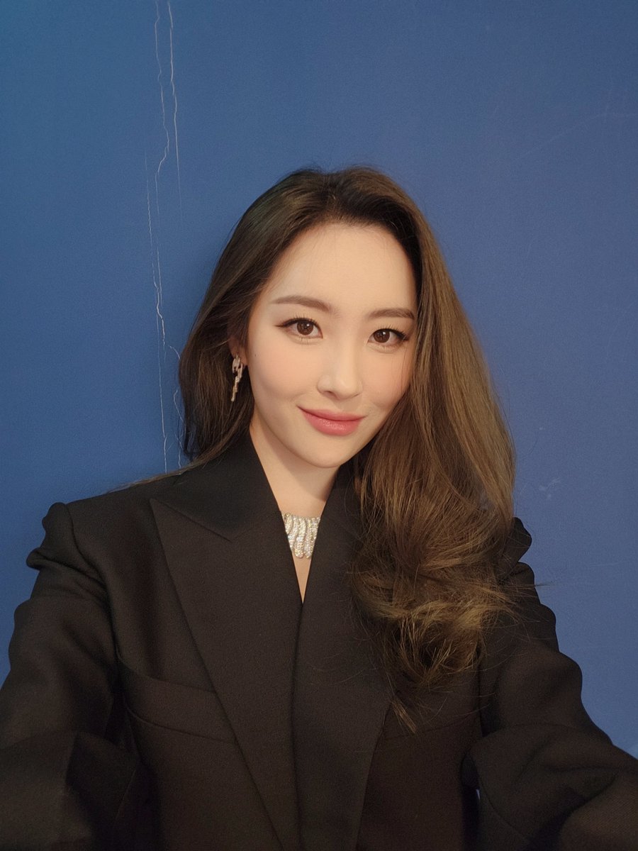 official_sunmi_'s tweet photo. [#MIYAPIC📸]
　
선미는 아름다운 음악에 감동!🥲
우리는 아름다운 선미에 감동!😍
　
매주 월요병을 이길 수 있게 해준 <싱어게인2> 그리고 미야!
그동안 많이 고마웠어요💜🤟
　
#선미 #SUNMI https://t.co/IbpqkqFudm