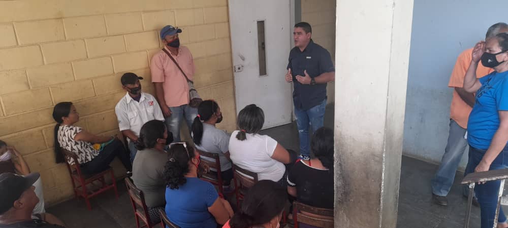RSuarezPSUV's tweet photo. Ayer #27Feb Con gran satisfacción acompañe a más de 150 voceros (as) de la comuna bicentenaria socialista San Antonio de #Carora extraordinario debate sobre las 3R. Nets orientadas por nuestro Pdte @NicolasMaduro https://t.co/tC8Zdpwmbs
