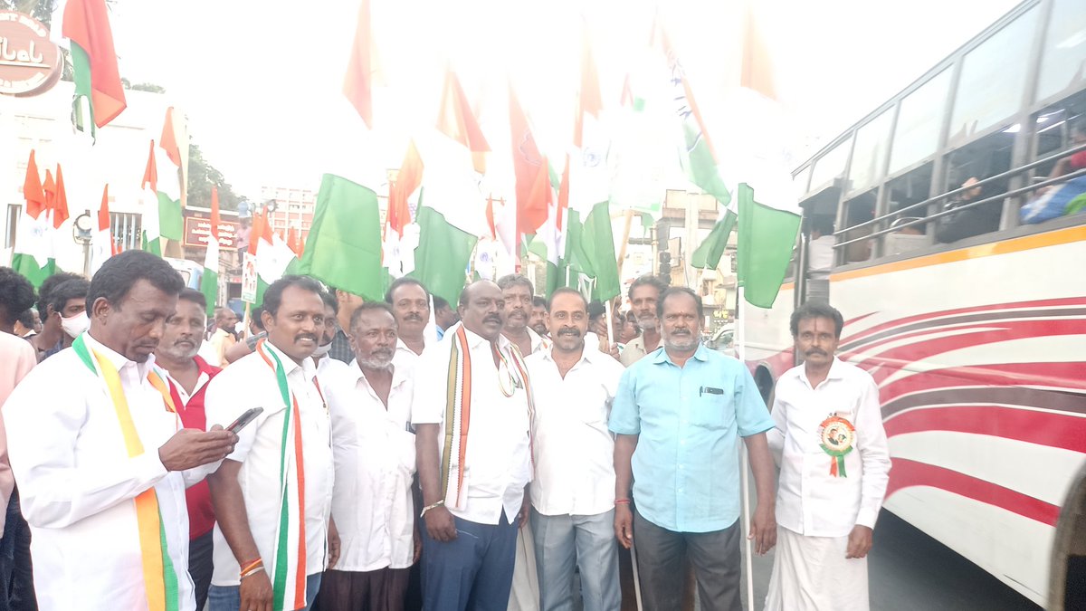 ATheerthy's tweet photo. மாண்புமிகு தமிழக முதல்வர் தளபதி மு.க.ஸ்டாலின் அவர்களின் உங்களின் ஒருவன் நூலின் வெளியிட்டு விழாவினை துவக்கி வைக்க வருகை தந்த காங்கிரஸ் பெரியக்கத்தின் இளம் தலைவர் மரியாதைக்குரிய திரு ராகுல் காந்தி MPஅவர்களை  சத்யமூர்த்தி பவனில் வரவேற்றோம @msdiraviam @KS_Alagiri @INCTamilNadu https://t.co/wt8aABZiQJ
