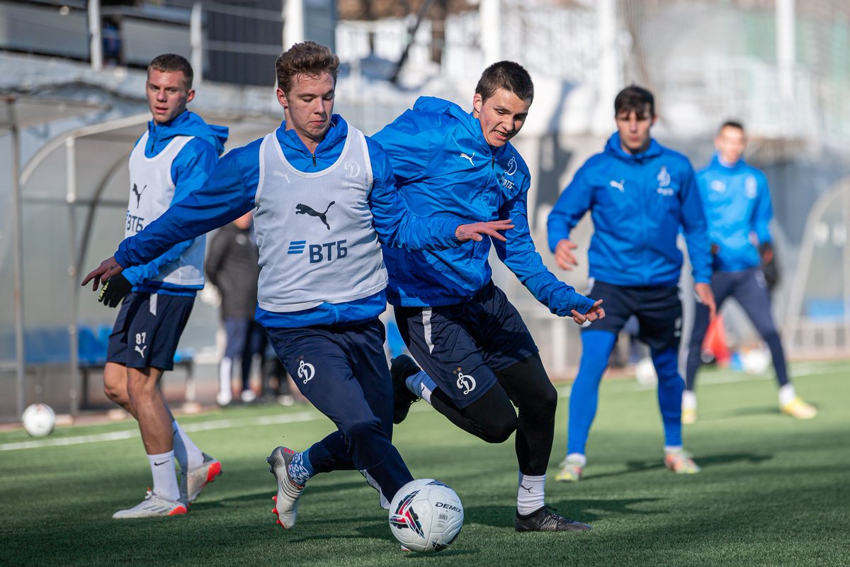 fcdynamo2's tweet image. По возвращении из Турции динамовцы получили несколько дней выходных и в понедельник приступила к работе. Третий этап подготовки к продолжению сезона в @fnleague2 пройдёт в Новогорске, команду ждут одно- и двухразовые тренировки и серия контрольных матчей 

#Динамо2 #ДинамоМосква
