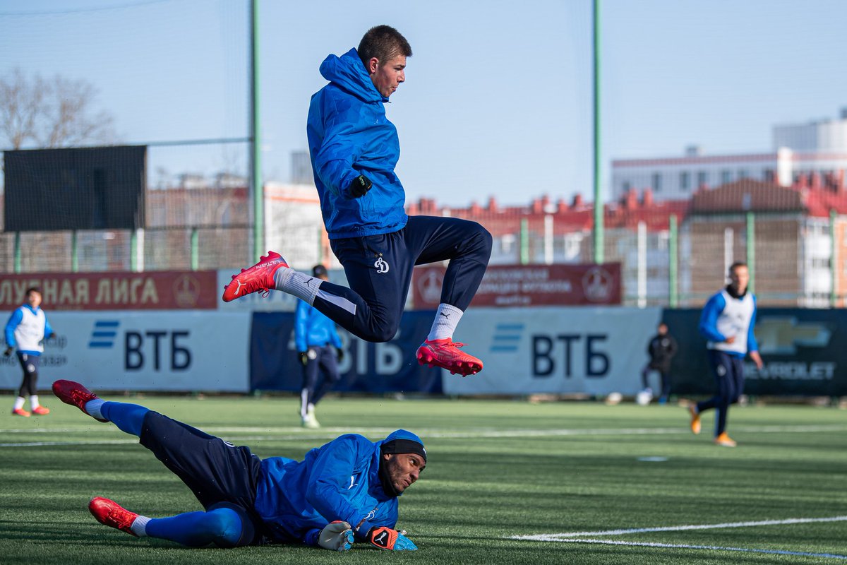 fcdynamo2's tweet image. По возвращении из Турции динамовцы получили несколько дней выходных и в понедельник приступила к работе. Третий этап подготовки к продолжению сезона в @fnleague2 пройдёт в Новогорске, команду ждут одно- и двухразовые тренировки и серия контрольных матчей 

#Динамо2 #ДинамоМосква