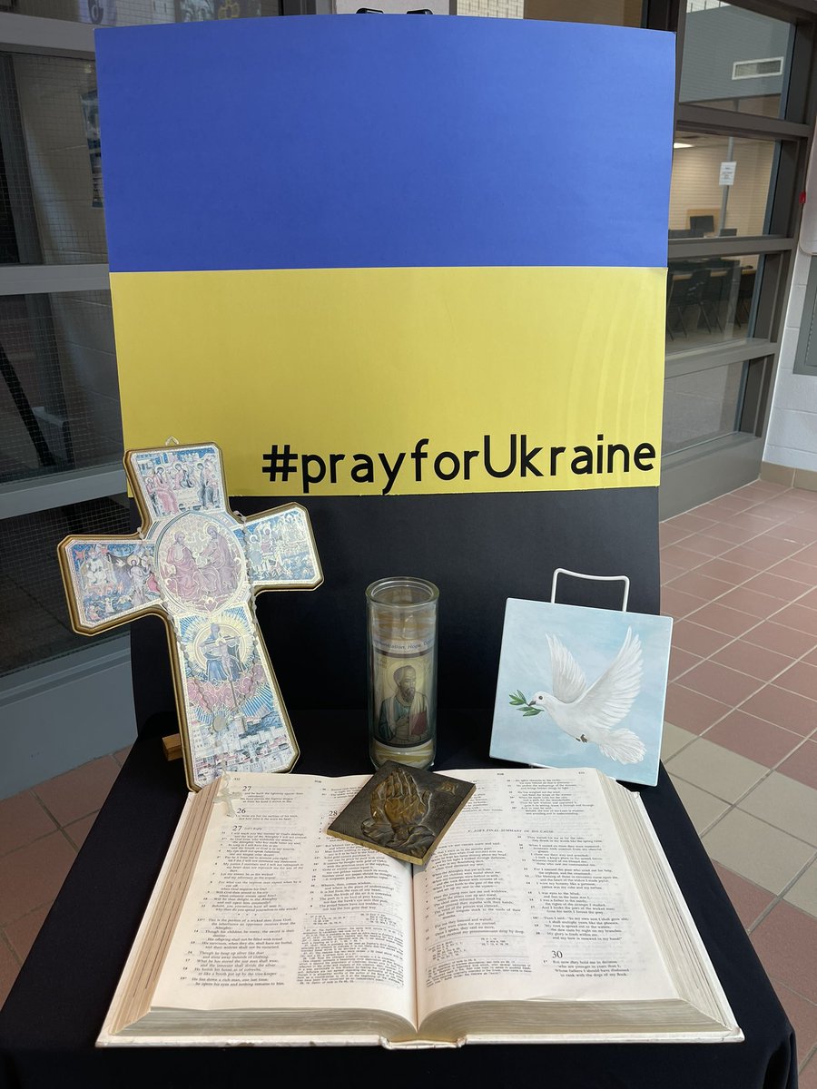 hcca_library's tweet photo. @Holy_Cross_News @ycdsb https://t.co/rWlpn74cf2