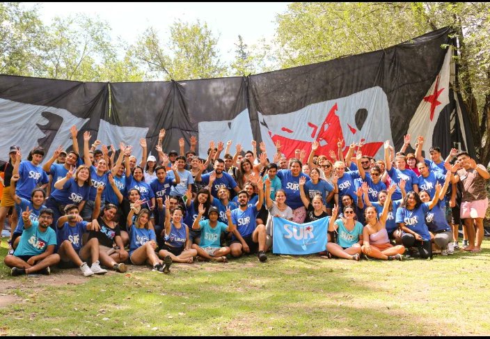 Decidimos ser SUR
Las juventudes de LIBRES del sur 🔥

▶Durante dos días en la provincia de Córdoba delegadas/os de las juventudes de Libres del Sur de diferentes regionales del país decidimos unificar nuestras referencias juveniles bajo una misma identidad, SUR.