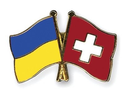 SwissAmbUSA's tweet photo. 🇨🇭 adopts EU sanctions against Russia &amp; freezes the assets of individuals &amp; companies listed with immediate effect.🇨🇭reaffirms its solidarity with 🇺🇦 &amp; its people; it will be delivering relief supplies for people who have fled to Poland.#WeStandWithUkraine https://t.co/VGcj3WYLIr https://t.co/gPZmB7ccn3