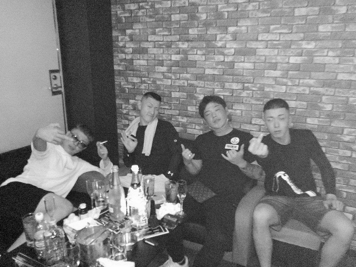 99LEGEND_'s tweet photo. 😎🤝😎 https://t.co/qOuNTedtrE