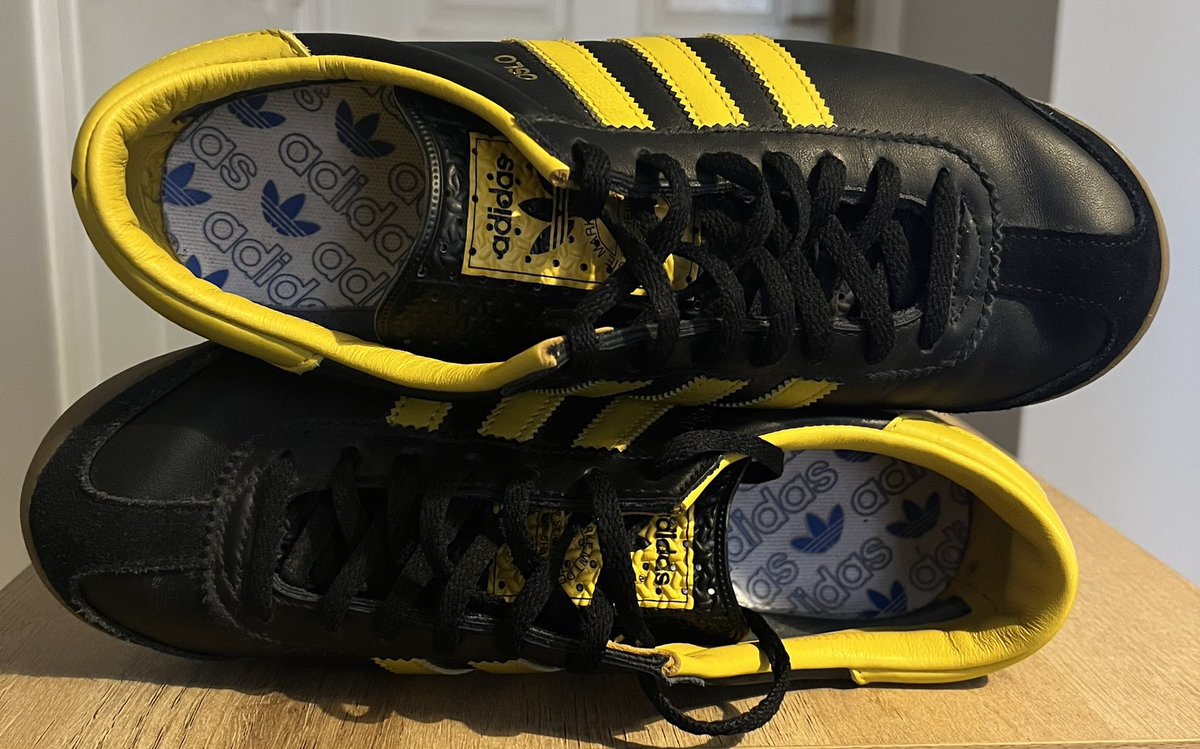 kodger73's tweet photo. 💥💥💥💥FOR SALE💥💥💥💥

Adidas Oslo Size 8

Worn once, no OG box but will come in a blue donor box and double box delivery

£55 TYD

RT’s much appreciated TIA 👍🏼 https://t.co/DlQEm1P3eJ