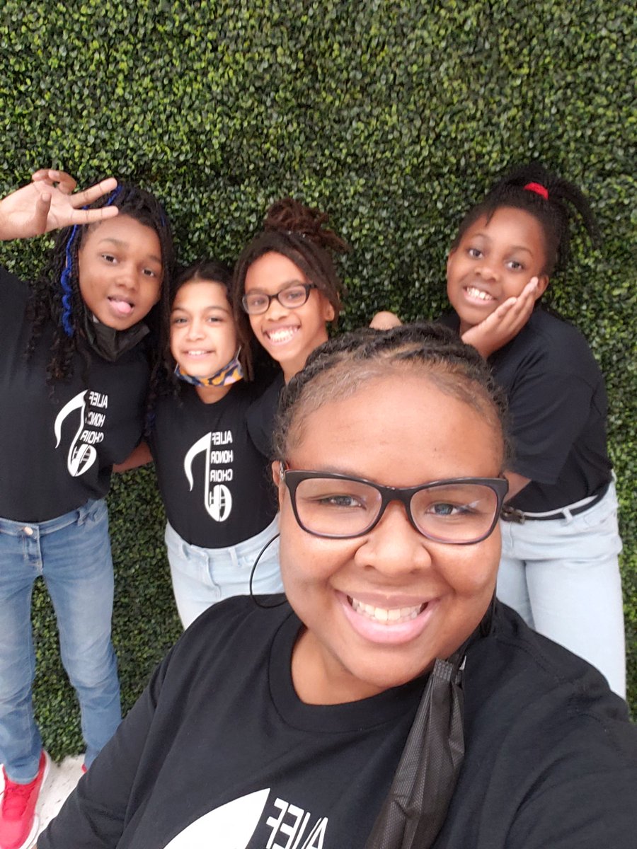 MaestraStoot's tweet photo. The Alief Elementary Honor Choir is back! Awesome job @Alexander_AISD Song Birds, Evetta, London, Angie and Harley. Job well done ladies👏 🙌🏽❤🤗  #AliefArtsMatter  #ROOT4STOOT https://t.co/hQvC7vPY0I
