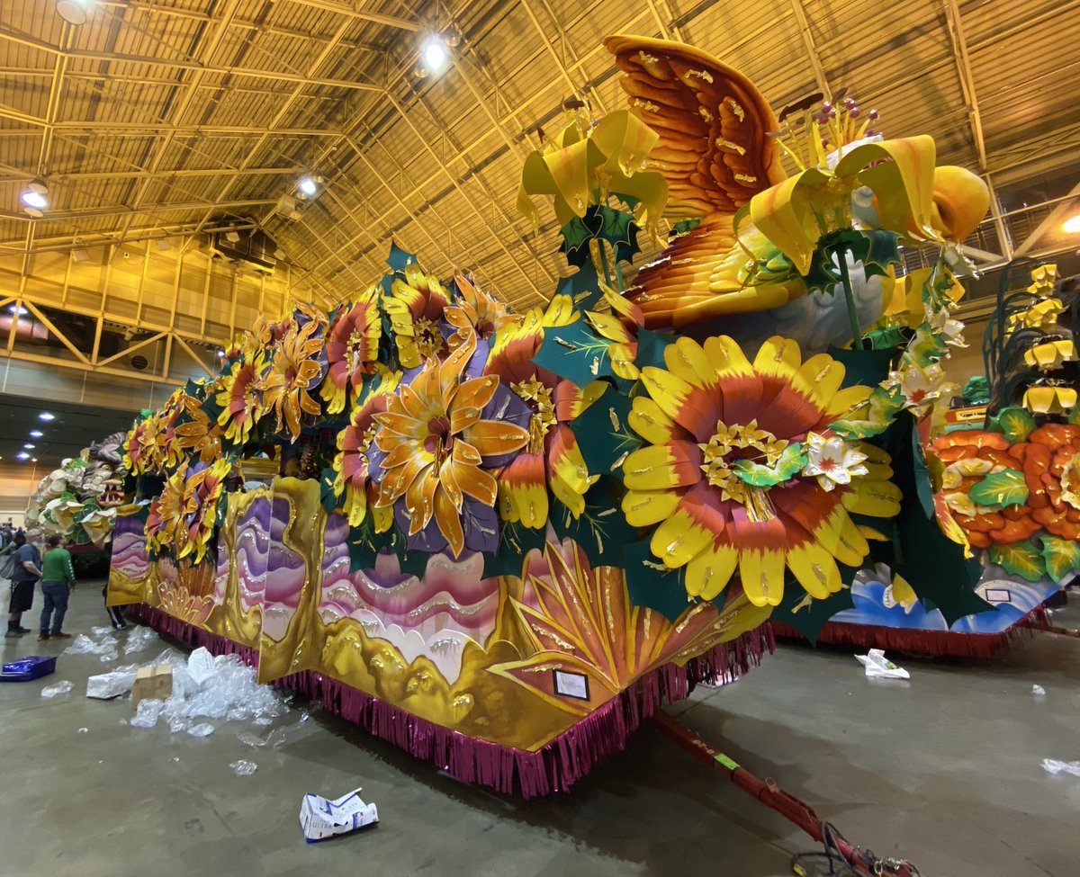 TylerJonKai's tweet photo. Happy Lundi Gras! The last time @KreweofOrpheus rolled I was on Float 14 with great friends. Can’t be there this year but the spirit of Mardi Gras is alive here in Lincoln, NE! 

#HailOrpheus #HappyMardiGras 🟣🟢🟡 https://t.co/ckrbI3ZPZr