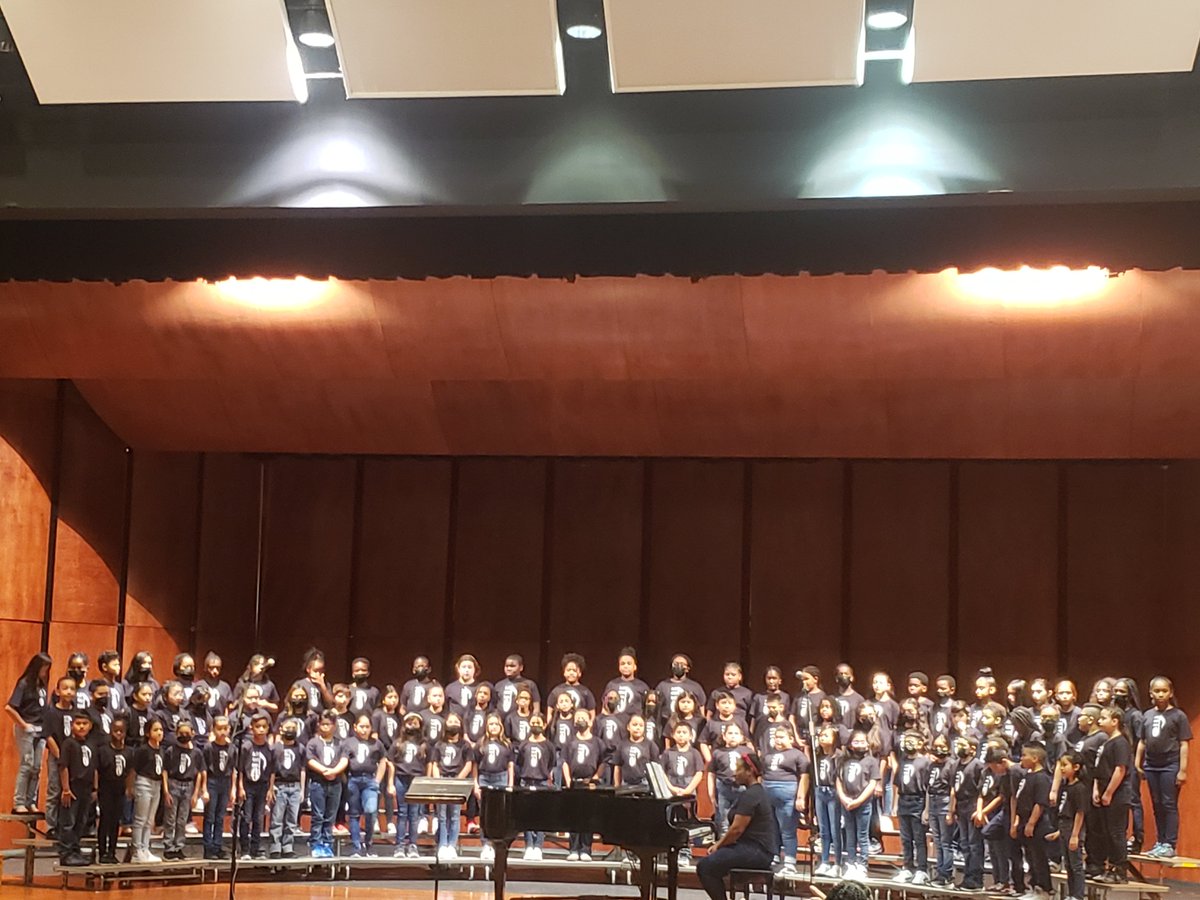 MaestraStoot's tweet photo. The Alief Elementary Honor Choir is back! Awesome job @Alexander_AISD Song Birds, Evetta, London, Angie and Harley. Job well done ladies👏 🙌🏽❤🤗  #AliefArtsMatter  #ROOT4STOOT https://t.co/hQvC7vPY0I