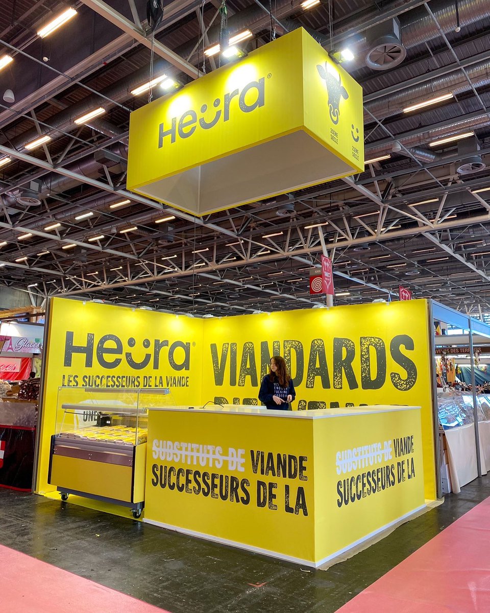 #SIA2022
Belle surprise au <a href="/Salondelagri/">Salon International de l'Agriculture</a> avec le stand #vegan <a href="/HeurafoodsFr/">Heura Foods 🇫🇷</a> qui rappelle que l'agriculture ne doit pas se limiter à l'élevage. Pas de dissonance cognitive, on peut être attendri devant un porcelet, un veau, sans manger au stand voisin le corps de son frère abattu.