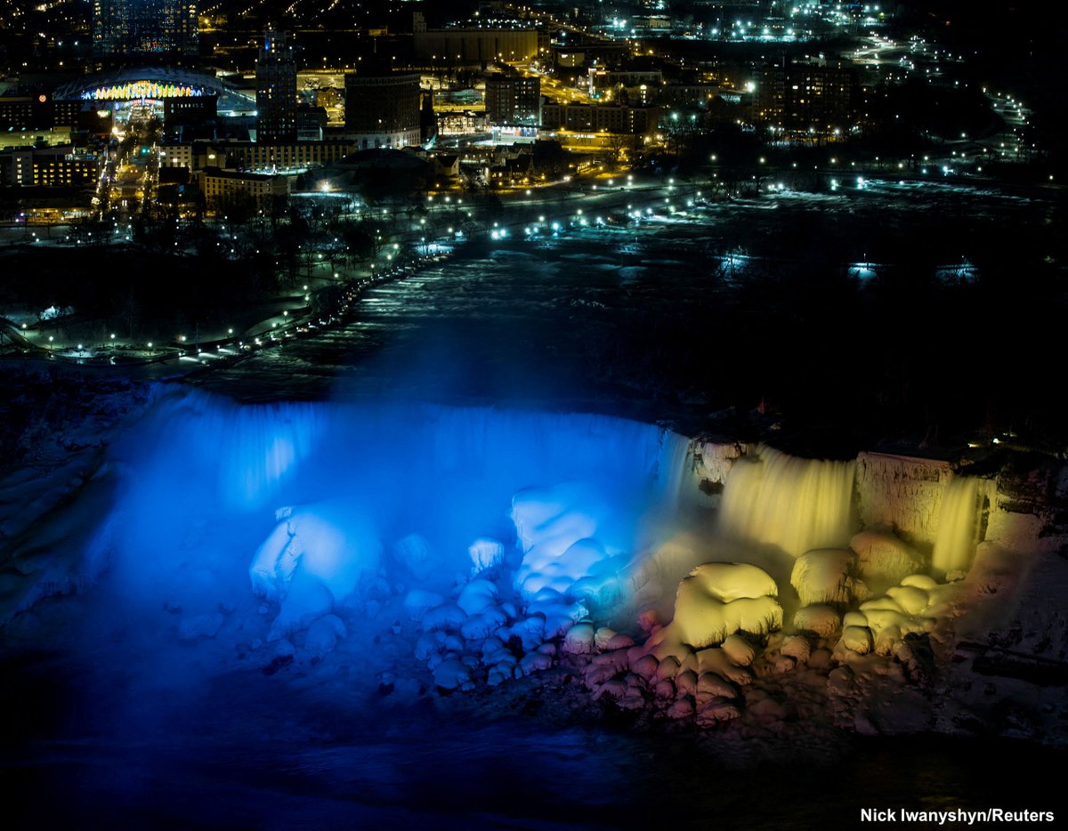 ABC's tweet photo. From Niagara Falls to the Sydney Opera House, monuments and major buildings across the world are lit in the colors of Ukraine in solidarity amid Russia's invasion. 

LIVE UPDATES: https://t.co/z44kuMDQrG https://t.co/ZftyqZyQcD