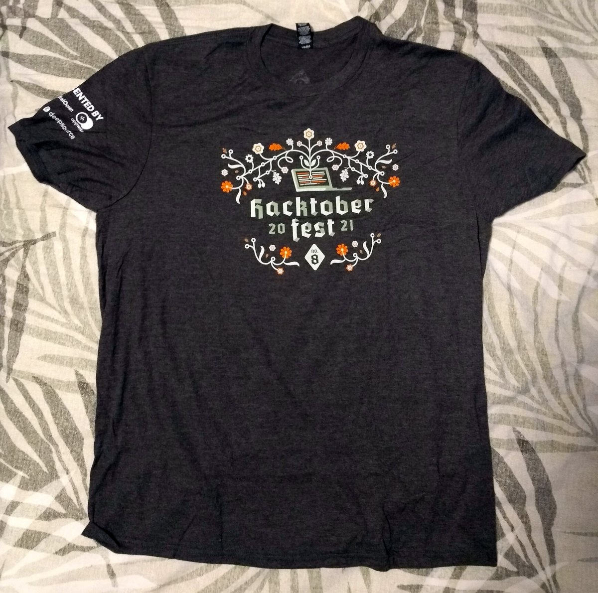 caffeinatedcod3's tweet image. A nice surprise in my mailbox this weekend, my Hacktoberfest t-shirt finally arrived along with some stickers. Very cool! 😎
Hopefully, I can contribute to some more open source projects in the near future.
#Hacktoberfest #hacktoberfest2021